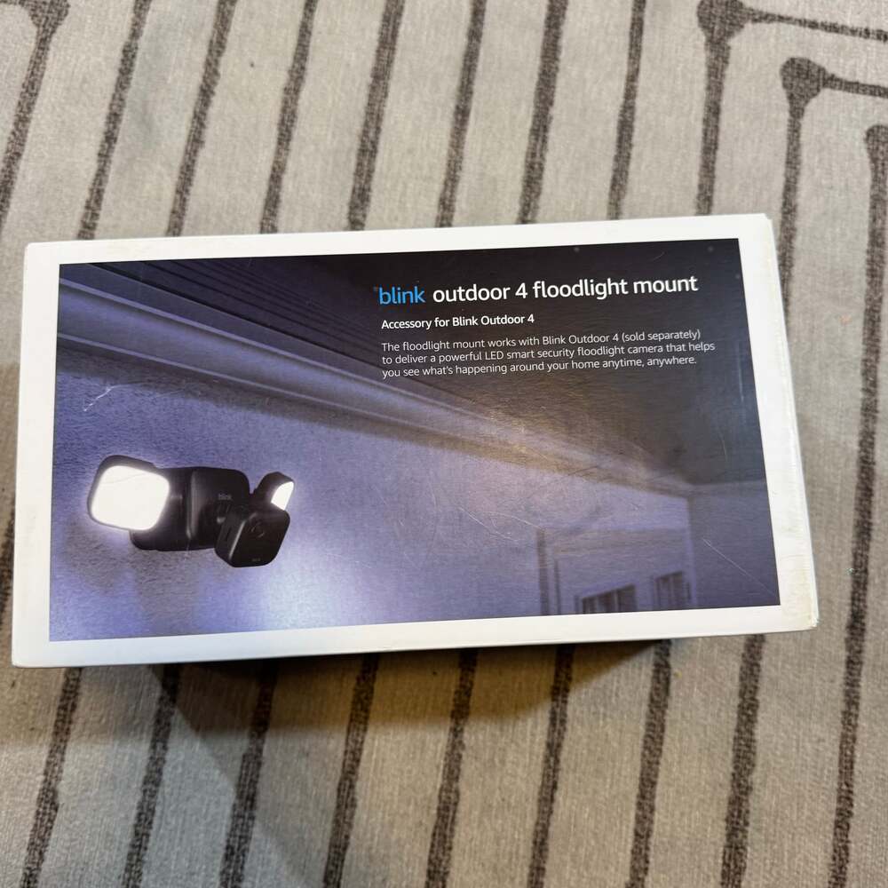 Blink Outdoor 4 Battery-Powered 1080p Security Camera with Floodlight - Black
